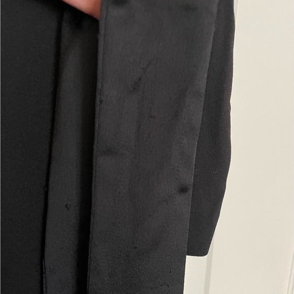 DKNY Jumpsuit, long sleeve crepe, satin collar. Size 4 - Picture 6 of 16